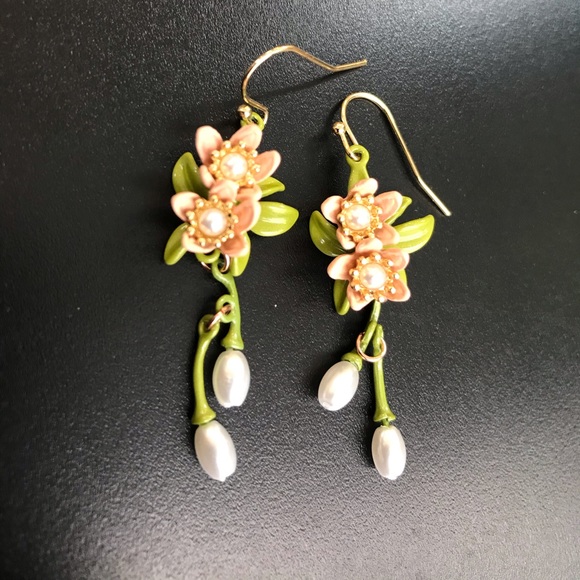 Flower Leaves Imitation Pearl Retro Earring - Picture 2 of 4
